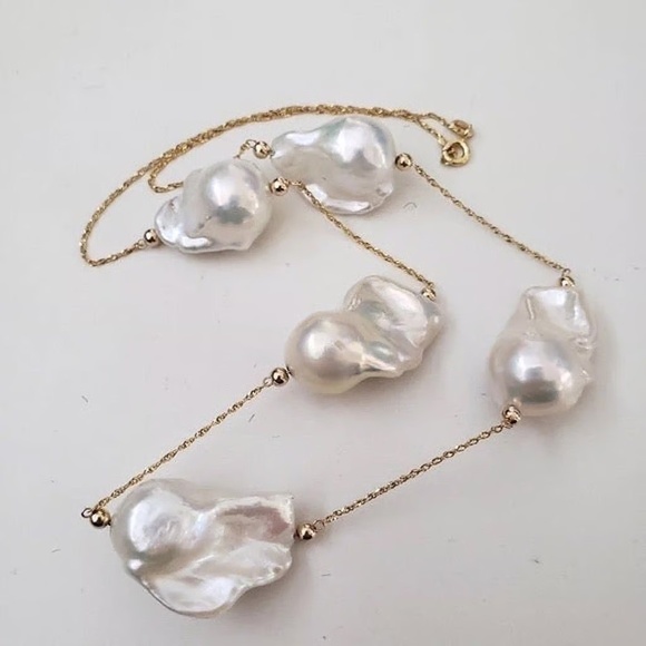 Jewelry - 14K Yellow Gold Baroque Pearl Stationary Necklace 18"